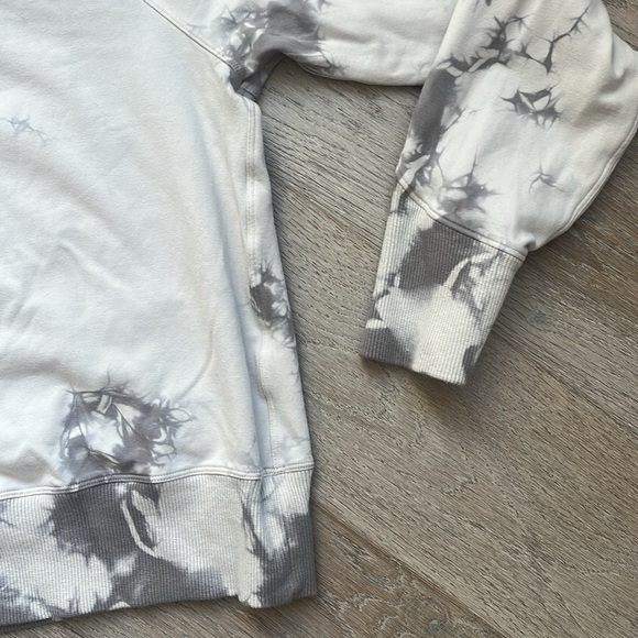 EUC (worn once) Lululemon 'Ready to Roll' Crew - Picture 9 of 13